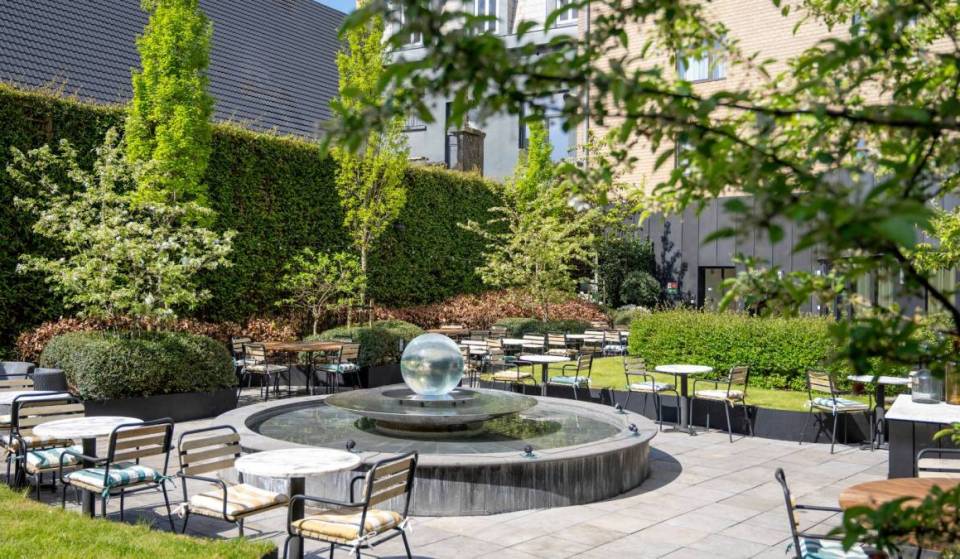 Ce jardin-terrasse caché au cœur de Bruxelles est l’adresse parfaite pour prolonger la journée autour d’un verre cet été 