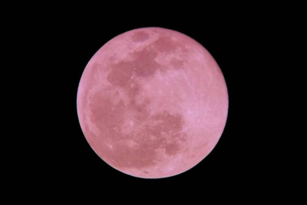 Un phénomène céleste fascinant arrive en Belgique ce soir : la Pleine Lune des Fraises sera visible toute la nuit