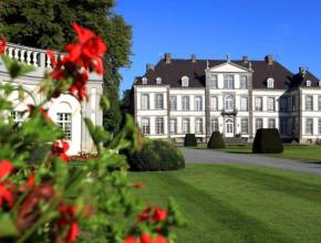 Less than an hour from Brussels, this neoclassical castle dating from 1752 reveals secret passages in the heart of its landscaped park—a former medieval structure that has preserved its sumptuous period decor
