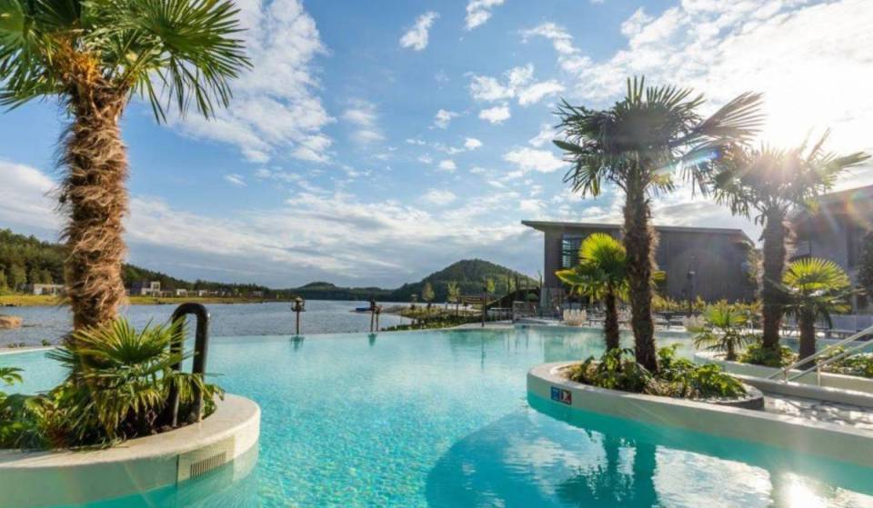 Just 1 hour and 20 minutes from Brussels, a pool surrounded by nature, complete with a beach bar and hot tub, awaits you—and it&rsquo;s the perfect summer getaway without leaving Belgium