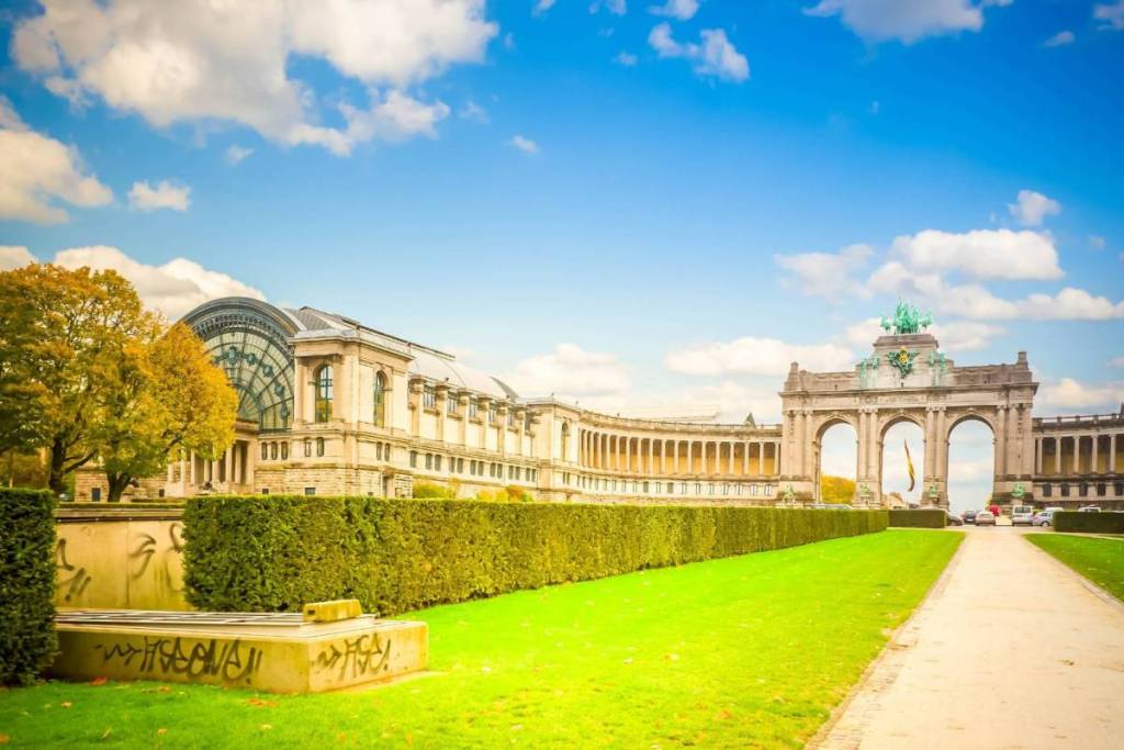 Le plus beau cinéma de Bruxelles rouvre sous les étoiles : quatre soirées de films en plein air au Cinquantenaire à ne pas manquer