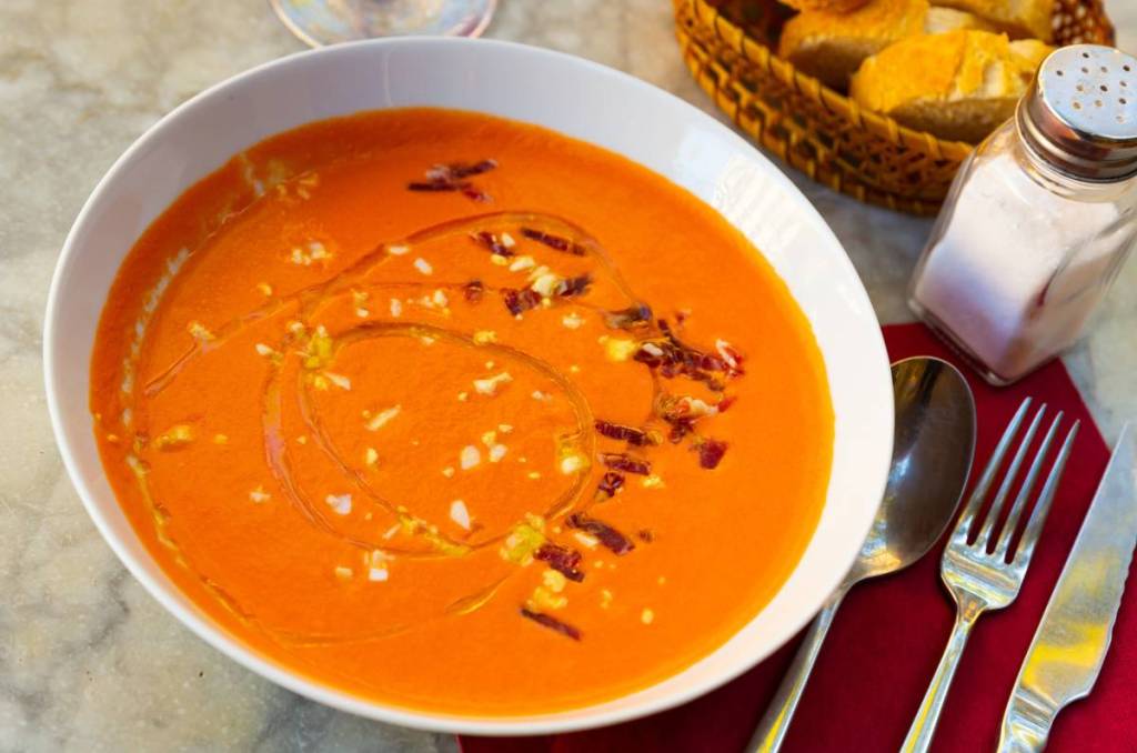 Do you like gazpacho? Discover salmorejo, the ultra-creamy Andalusian specialty to make this summer