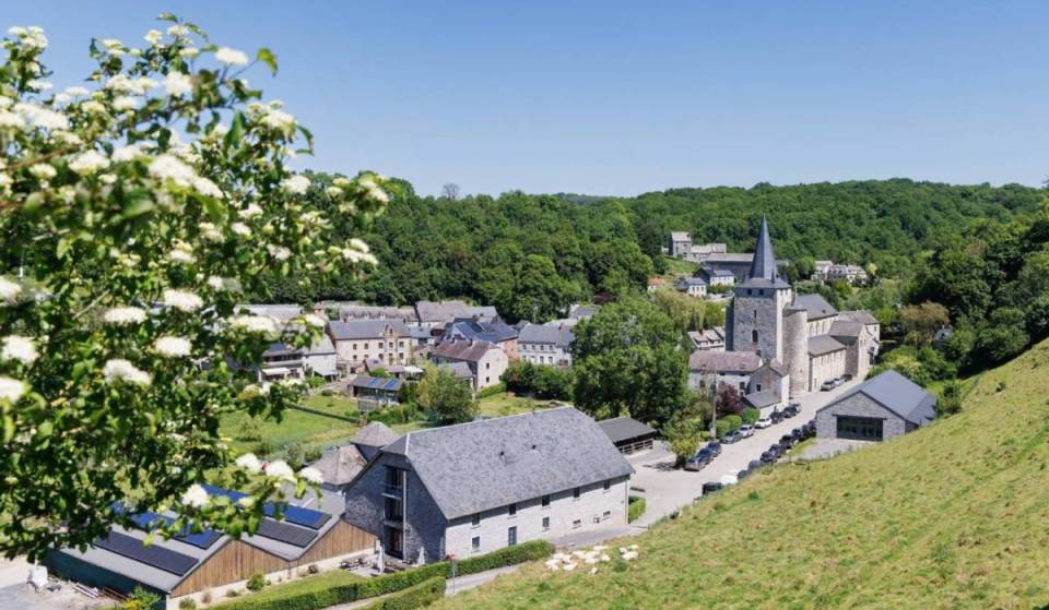 Ranked among the Most Beautiful Villages of Wallonia, this lush gem of the Condroz region hides the ruins of a listed fortress and an unusual hike through the Molignée Valley
