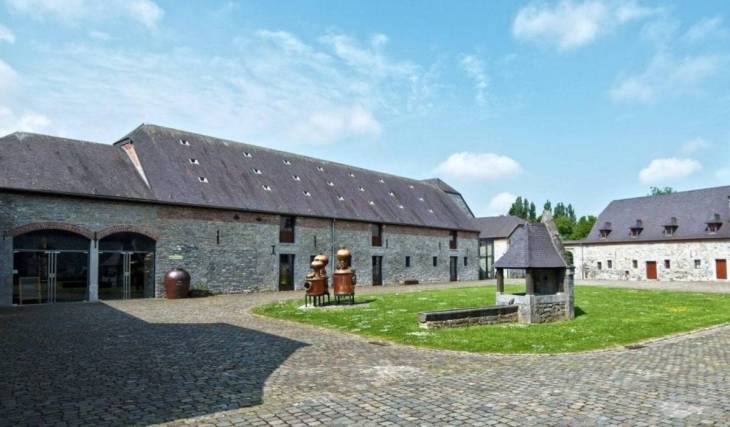 Oubliez les visites classiques : nichée dans une ancienne cour de justice, cet écrin unique de Wallonie ouvre ses vergers ce week-end pour célébrer ses 80 ans – un parcours immersif inédit et un immense pique-nique champêtre