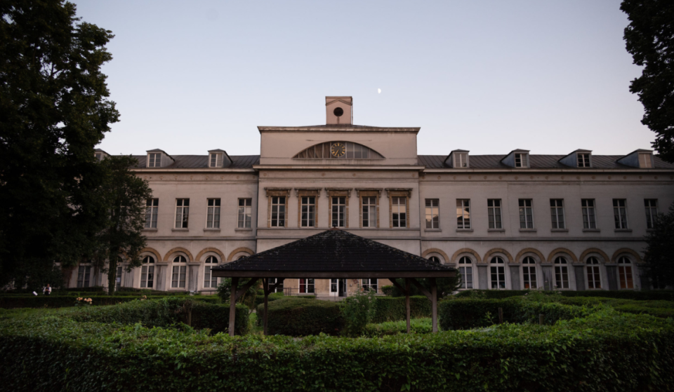 Érigé au XIXe siècle sur les ruines d&rsquo;un ancien béguinage, ce monumental chef-d&rsquo;œuvre néoclassique bruxellois abrite un sanctuaire caché et devient le nouveau repaire des artistes