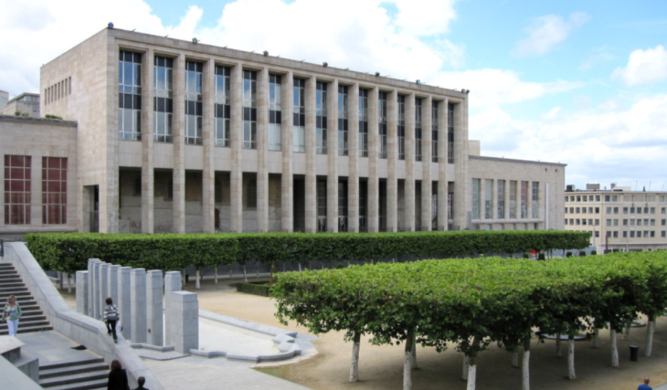 Rescapé des flammes en 1731, ce monumental complexe perché sur le Mont des Arts abrite 150 kilomètres de rayons secrets et les manuscrits les plus précieux de Belgique