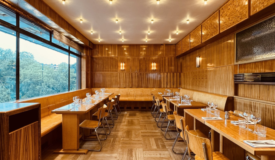 Installée dans un monumental chef-d&rsquo;œuvre architectural des années 1930, cette chaleureuse institution bruxelloise ravive la véritable tradition gourmande locale