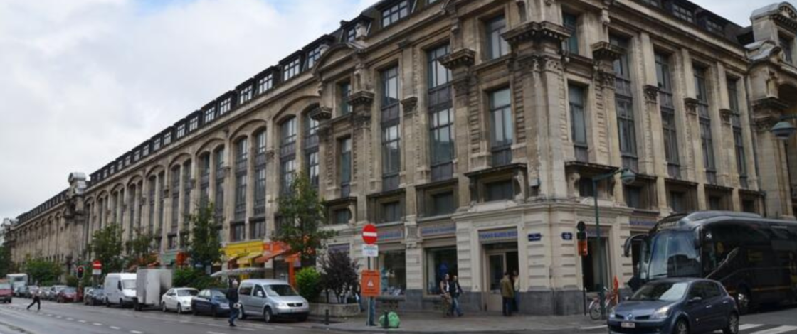 Deux abris anti-aériens de 450 m² datant de 1940 et 1943 pourraient dormir sous ce bâtiment emblématique de Bruxelles