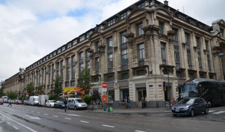 Deux abris anti-aériens de 450 m² datant de 1940 et 1943 pourraient dormir sous ce bâtiment emblématique de Bruxelles