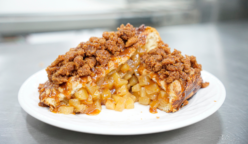 Fall is here, and this apple cake might just become your new favorite dessert: here’s the recipe