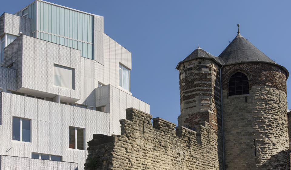 “A rare witness”: standing amid the modern facades of Brussels, this mysterious 13th-century stone rampart has miraculously survived the destruction of the city center