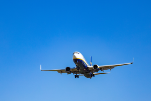 Coup dur pour les voyageurs : Ryanair retire 6 avions de Belgique et supprime 20 lignes phares à Charleroi et Zaventem face à la nouvelle taxe environnementale