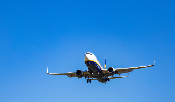 Coup dur pour les voyageurs : Ryanair retire 6 avions de Belgique et supprime 20 lignes phares à Charleroi et Zaventem face à la nouvelle taxe environnementale
