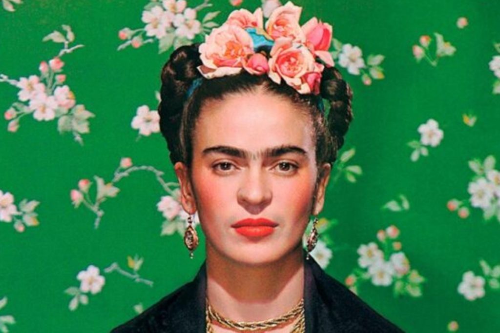 Esta exposición reúne más de 800 obras y artefactos de Frida Kahlo