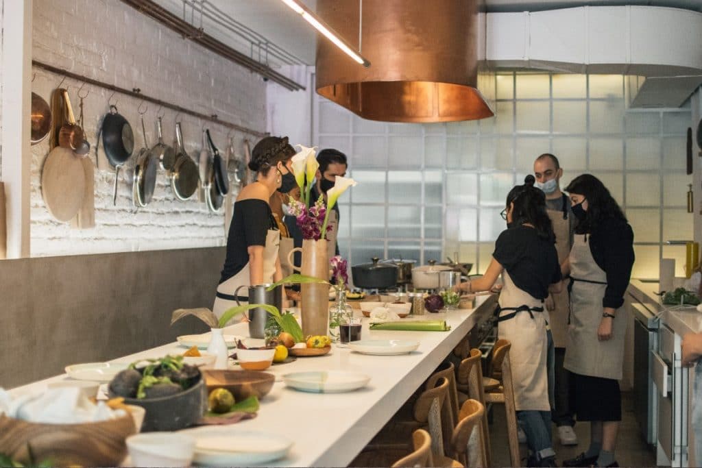 Aprende a cocinar con una master chef y degusta mezcales
