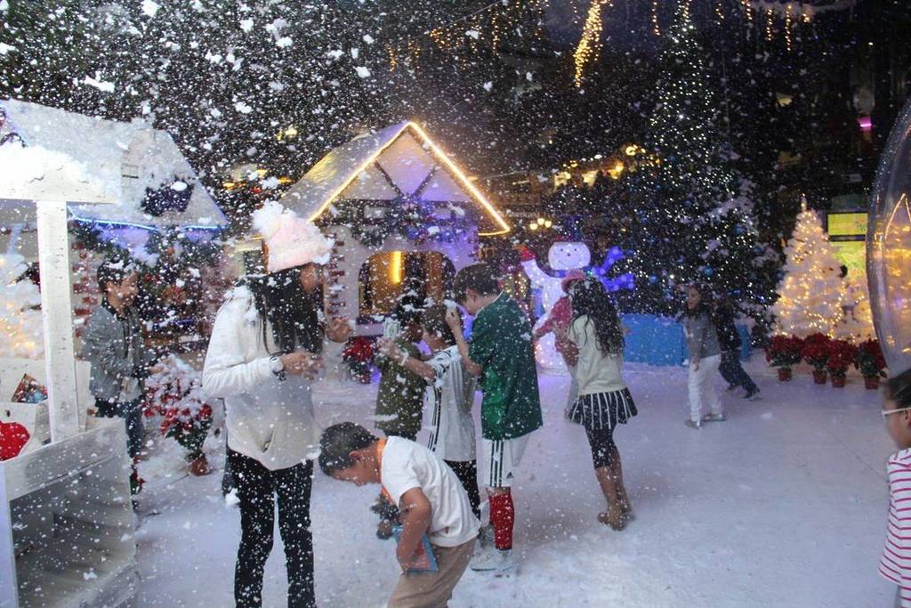 Kidzania is another one of the places where artificial snow falls in CDMX