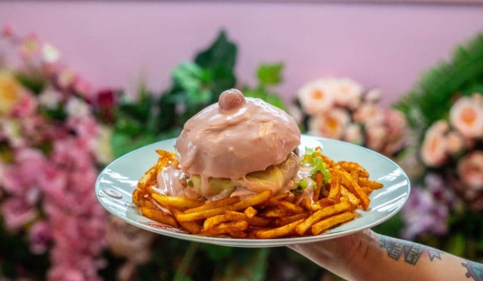 Hamburguesa y carajillo rosas: lo nuevo de Isabella Café