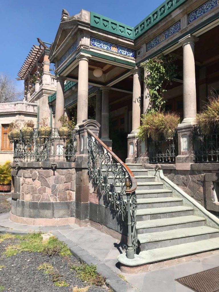 casa murder mystery clue
