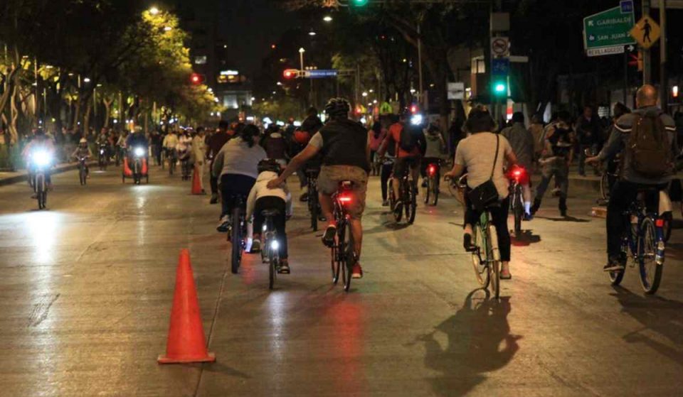 Celebra San Valentín en bici: vuelven los paseos nocturnos a CDMX