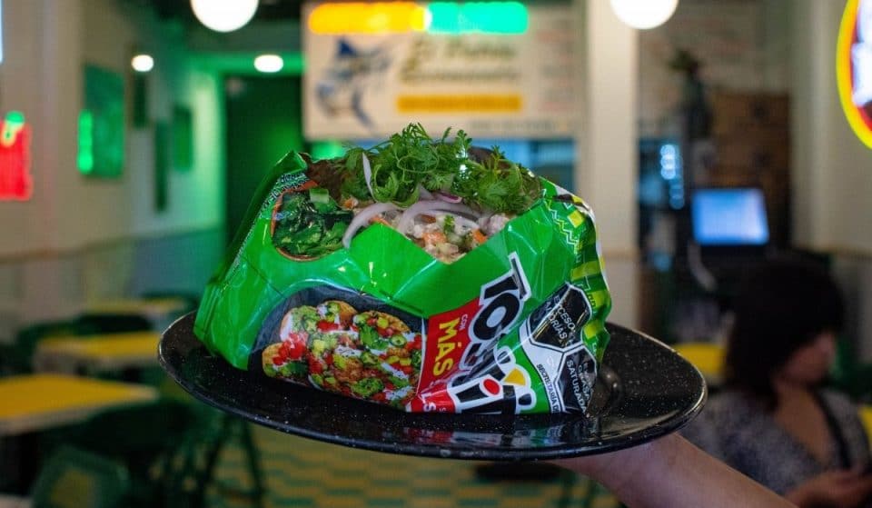 ¿Tostitos con ceviche? ¡En la marisquería Con vista al mar!