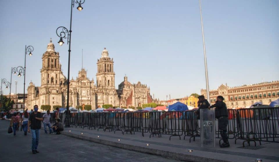 Hay manifestación en el Zócalo CDMX y cierre de estación