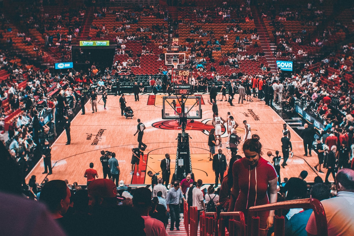 Баскетбольные часы. Бесплатная трансляция нба. Чикаго хит баскетбол. Бесплатная трансляция нба. Даллас маверикс.