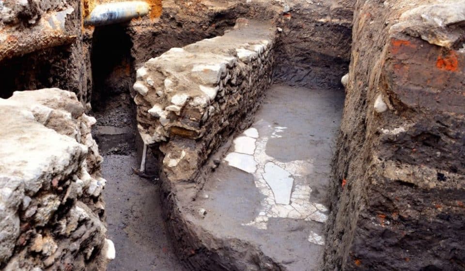 Hallan nuevo piso y muro colonial en la Lagunilla