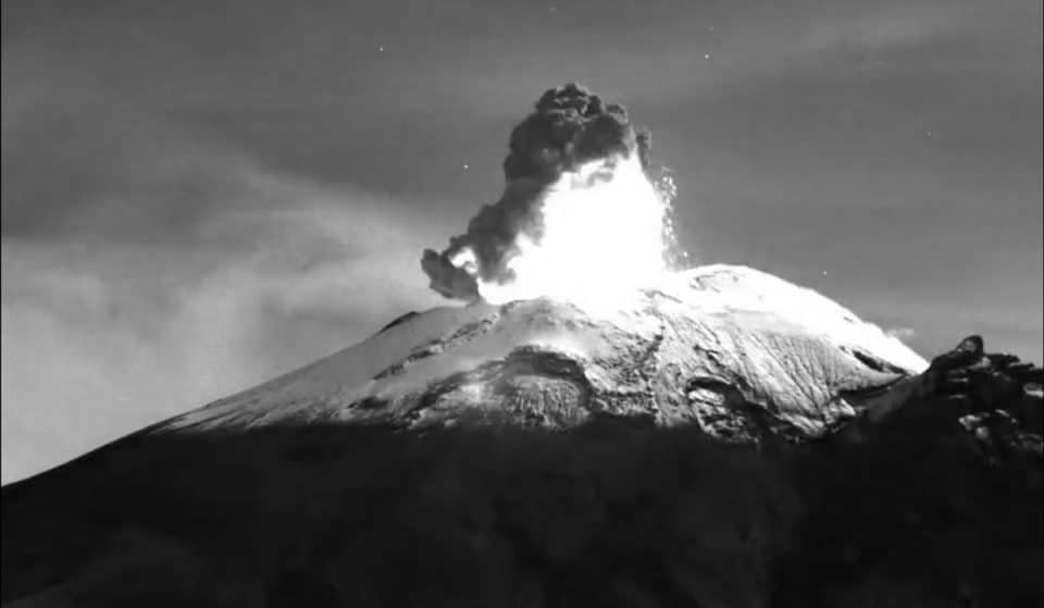 El Popocatépetl registró dos explosiones durante la madrugada