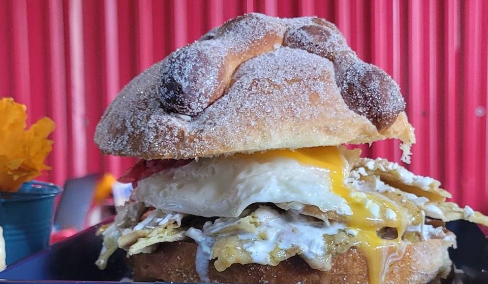 ¡Pan de muerto de chilaquiles y enchiladas en Mal de Cruz!