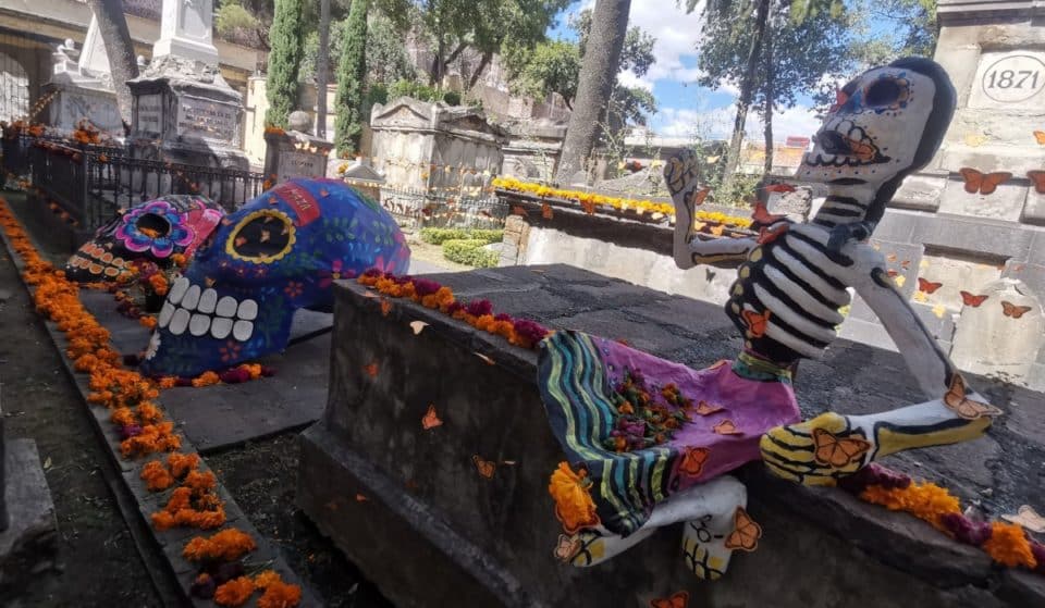 Celebra Día de Muertos en el Panteón de San Fernando