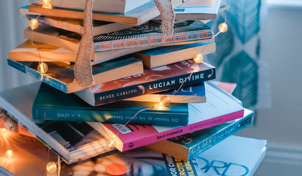 Hojas de Cedro: Consigue libros de editoriales independientes