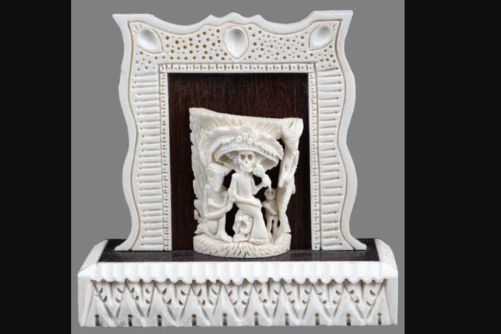 exposición el legado de la miniatura en hueso
