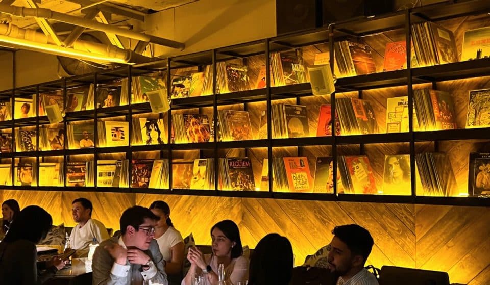 Coppola, el bar con vinilos, pizzas y una disco secreta
