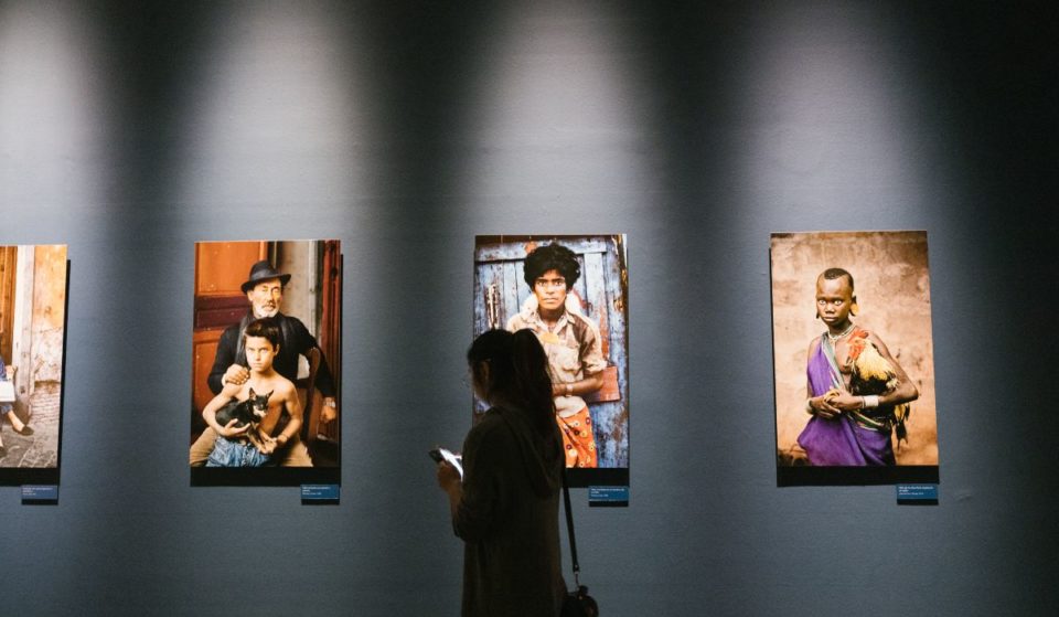 ¿Quién es Steve McCurry y por qué hay que visitar su expo de fotos?
