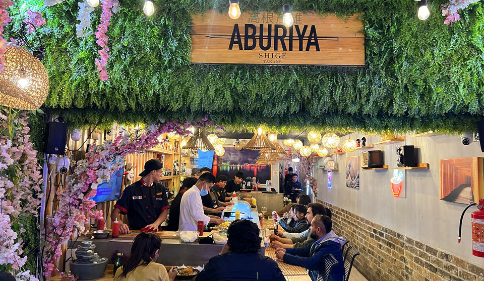 Aburiya: ¡Promoción de sushi 3×1 diario, karaoke y más!