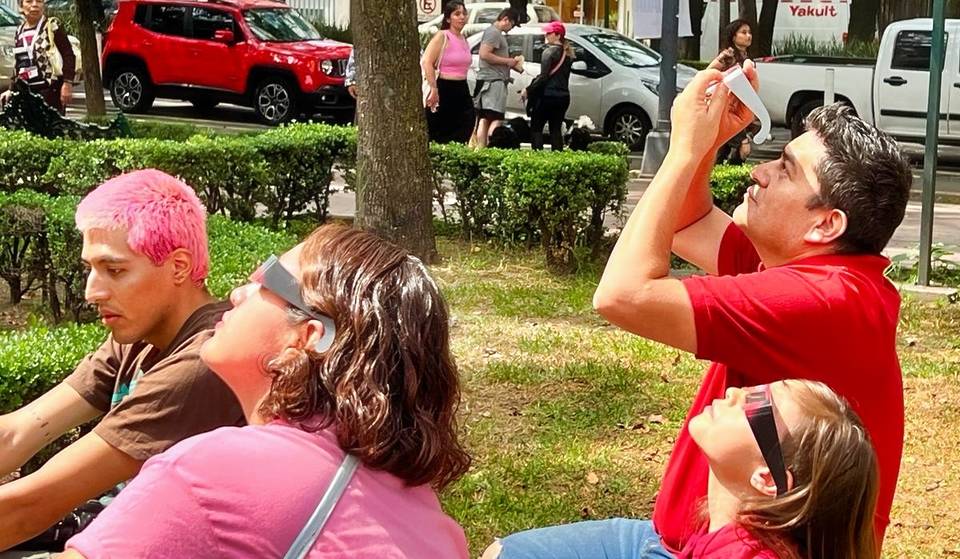Aquí conseguirás lentes para ver el eclipse solar gratis
