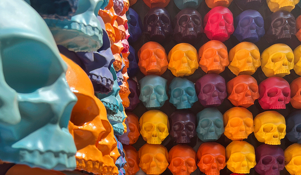 Más de 2 mil calaveras de color en Skulls and Art Exhibition