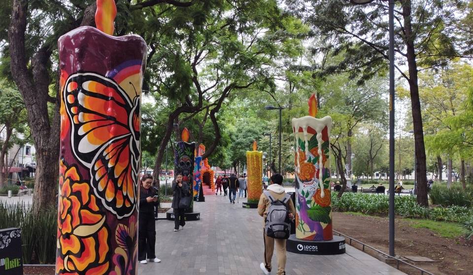 ¡Instalan seis velas gigantes en la Alameda Central!