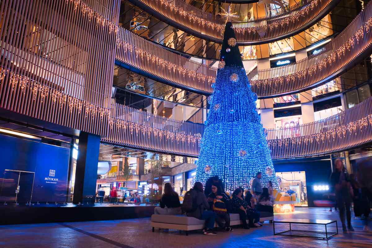 Asiste al encendido de árbol navideño en centros comerciales, image size:1200x800