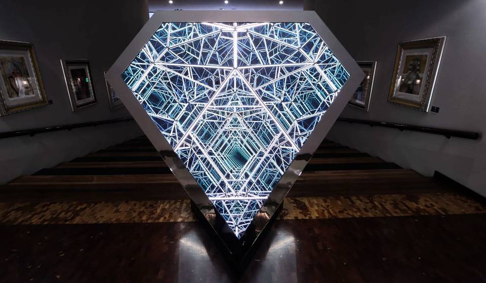 ¡Piezas luminosas en la exposición de Anthony James en CDMX!