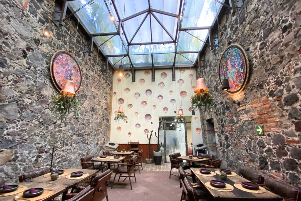 LIMOSNEROS RESTAURANT IN DOWNTOWN