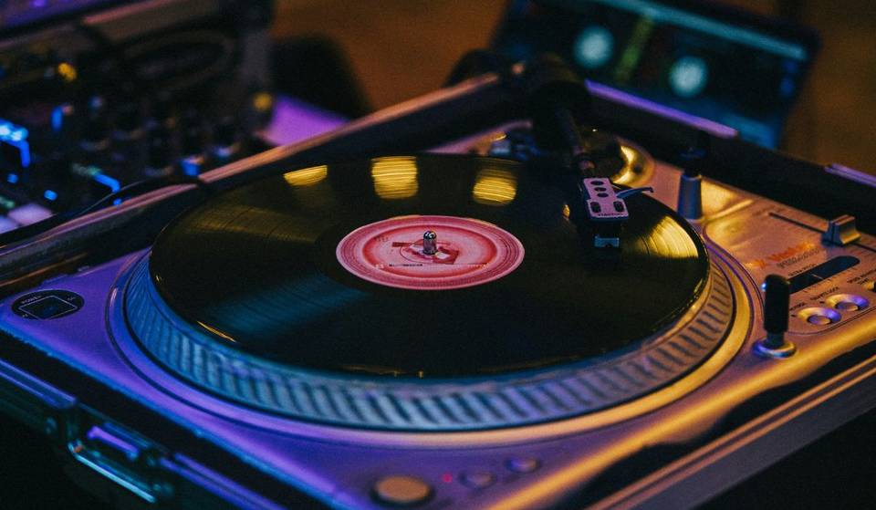 Vuelve el sonidero al Cenart, ¡ahora con viniles retro!