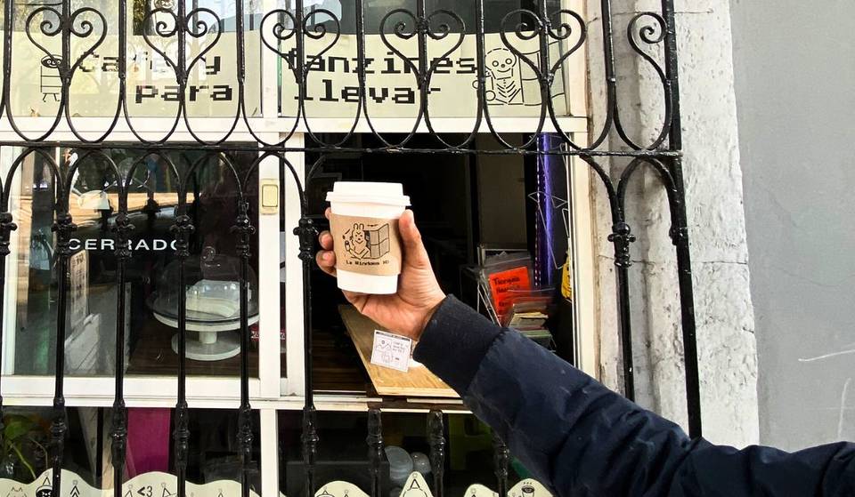 Ventana con café, fanzines y buenaondez en la Guerrero