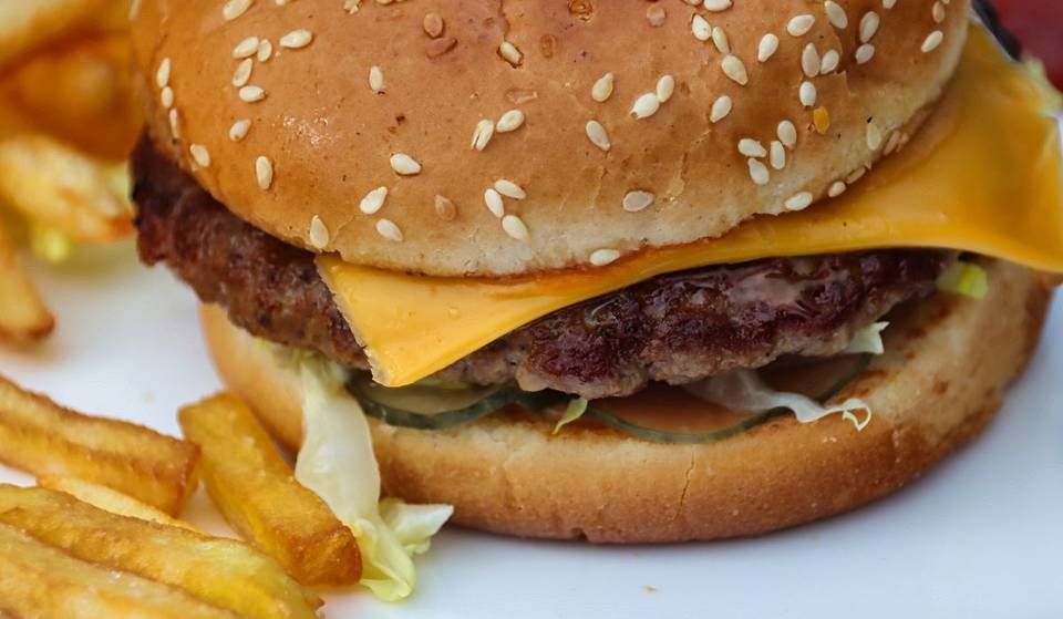 Hamburguesas a $1 en Carl’s Jr. por el Día de la Hamburguesa