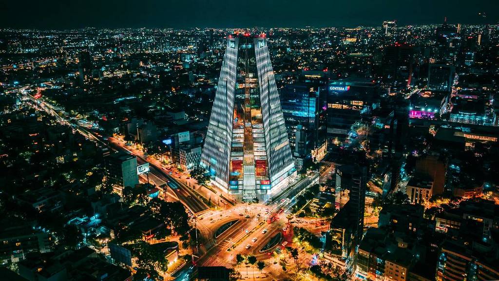 Incredible places to go out as a couple at night in CDMX: live concerts, bars and more.