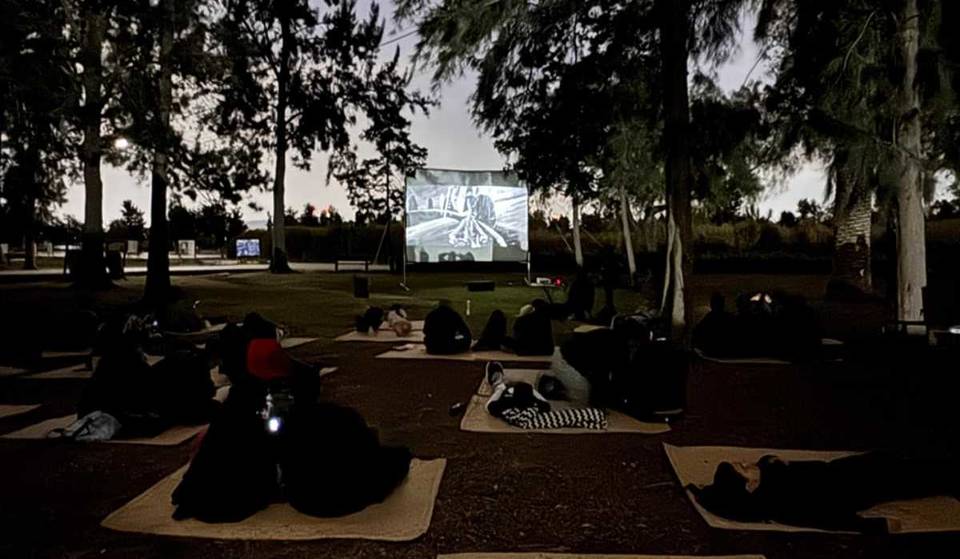 Go see a horror movie at this nighttime screening at Bosque de Aragón.