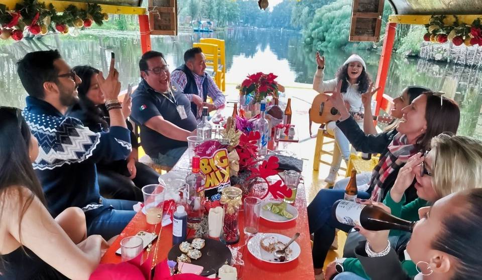 Lánzate por nochebuenas a este Tour de Navidad en Xochimilco