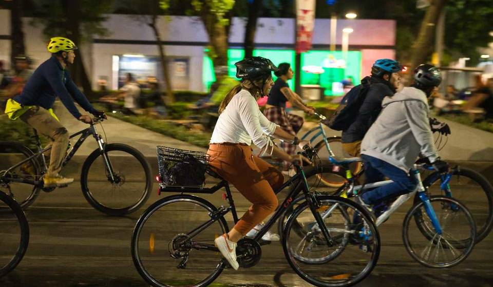 Trae la bici y éntrale a esta rodada nocturna con temática de perritos