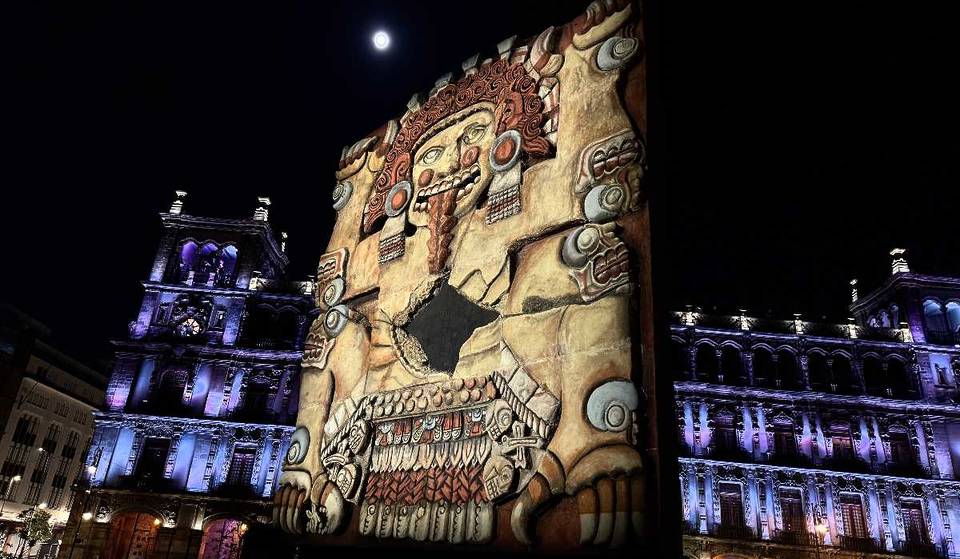 &#8216;Memoria luminosa&#8217; un videomapping llega al Zócalo de CDMX: luces, esculturas gigantes y 700 años de historia en un show gratuito