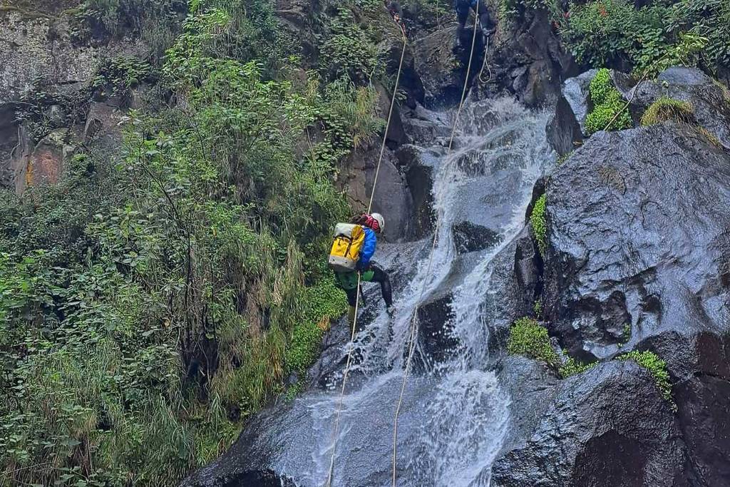 Sehuaya Waterfall in Los Dinamos